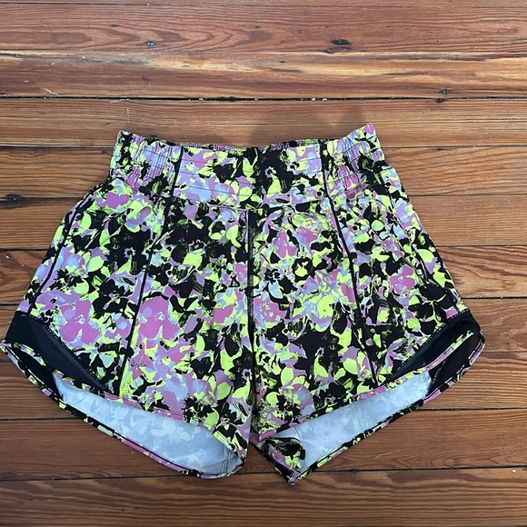 Hotty hot high rise lululemon shorts - Picture 1 of 3